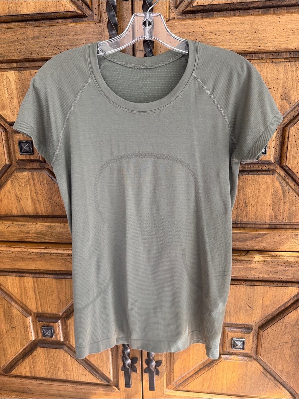 lululemon athletica Short Sleeve Performance Tee in Olive Green Size 8